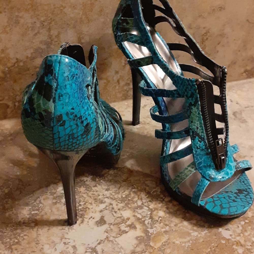 Heels - Picture 2 of 2